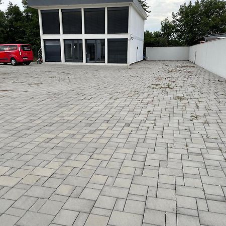 Moderny Novy Byt S Bezplatnym Parkovanim V Objekte, Self-Checking Bratislava Buitenkant foto
